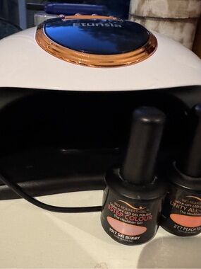 Etunsia 168W LED UV Nail Lamp with 2 Bio Seaweed gel set for at home manicures.